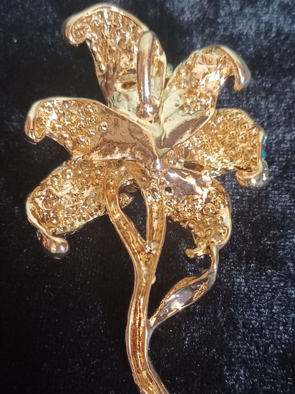 Blue Rhinestone Flower Brooch Gold‑Tone Sparkling Pin - Picture 2 of 5